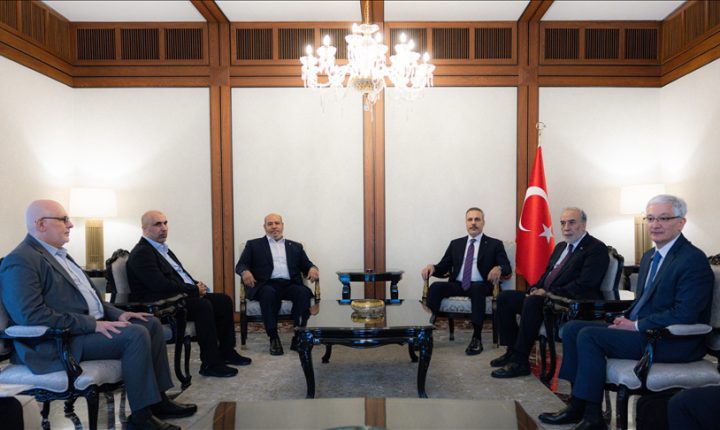 فيدان يلتقي وفد حماس و الممثل السامي لمجلس السلام في أنقرة