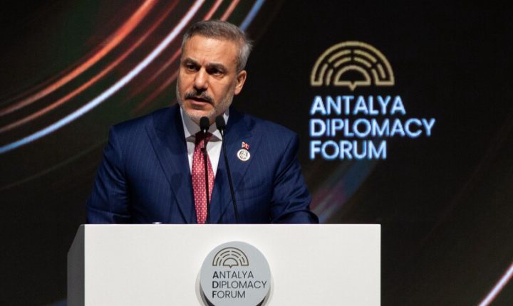 فيدان: تركيا من الدول النادرة القادرة على التواصل مع جميع الأطراف