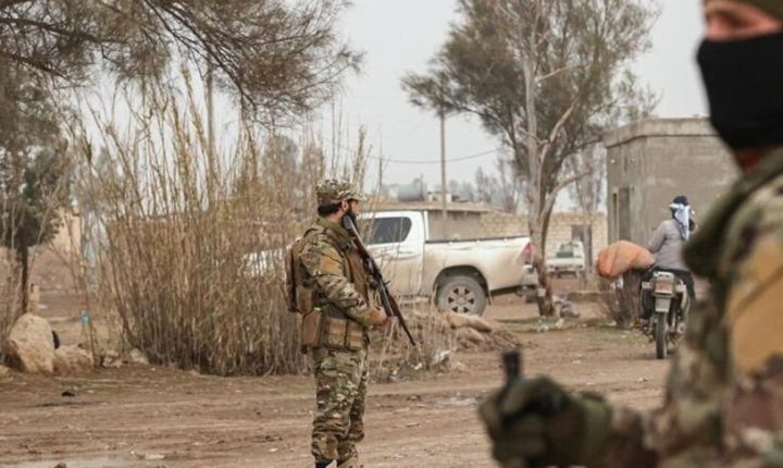 الجيش السوري يتسلم قاعدة “قسرك” بعد انسحاب القوات الأمريكية