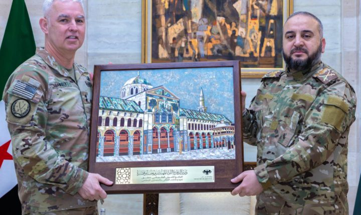 وزير الدفاع السوري يستقبل وفداً أمريكياً لبحث التعاون العسكري