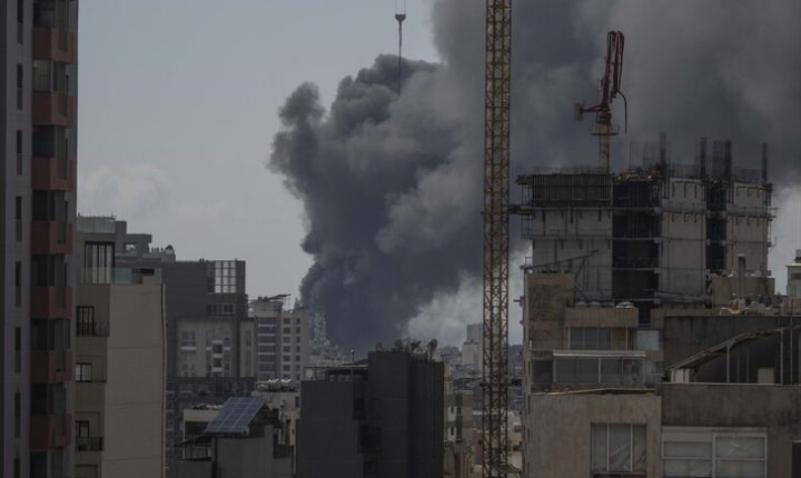 هجوم عنيف للاحتلالِ الإسرائيلي على مئةِ هدف بلبنان خلال عشر دقائق