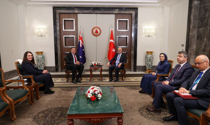 قورتولموش يبحث في إسطنبول مع نظيريه الأسترالي والمالاوي العلاقات الثنائية