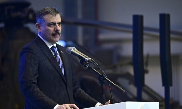 وزير الداخلية التركي ونظيره الباكستاني يبحثان التعاون الثنائي