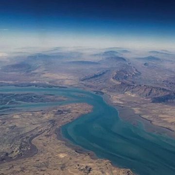 إيران تعيد إغلاق مضيق هرمز و ترمب يهدد باستئناف قصف إيران