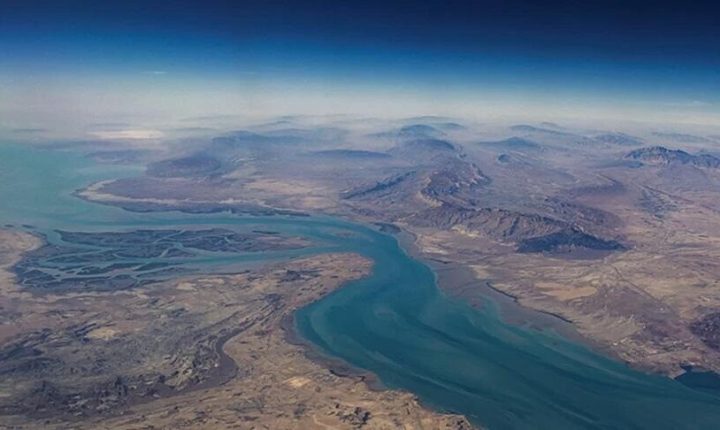 إيران تعيد إغلاق مضيق هرمز و ترمب يهدد باستئناف قصف إيران