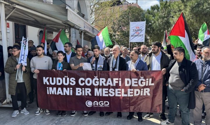 احتجاجات في عدة ولايات تركية تندد بإغلاق الأقصى وقانون إعدام الأسرى