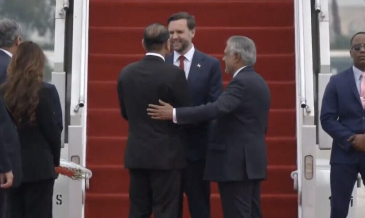 انطلاق المحادثات المباشرة بين إيران وأمريكا في إسلام آباد