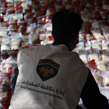 الداخلية تفكك شبكة تهريب مخدرات وتضبط 1.7 مليون حبة كبتاغون بالتعاون مع العراق