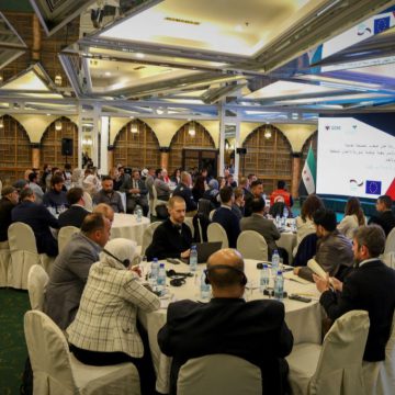 وزارة الطوارئ السورية تقيم ورشة عمل لمناقشة استراتيجية التعامل مع المتفجرات برعايةٍ أممية