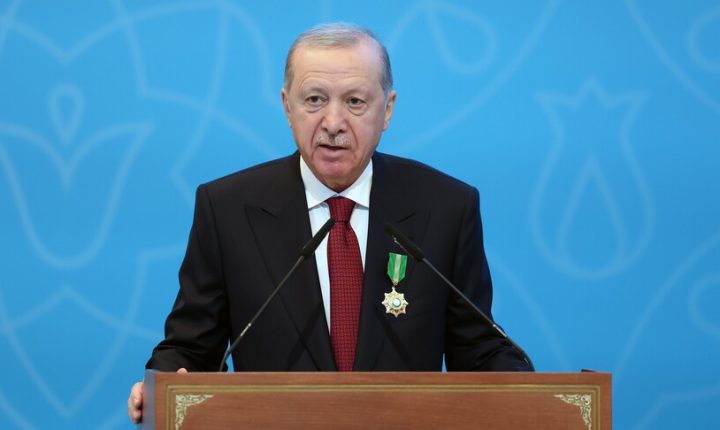 أردوغان: سنواصل تعزيز “الممر الأوسط” لنقل البضائع والطاقة إلى الغرب