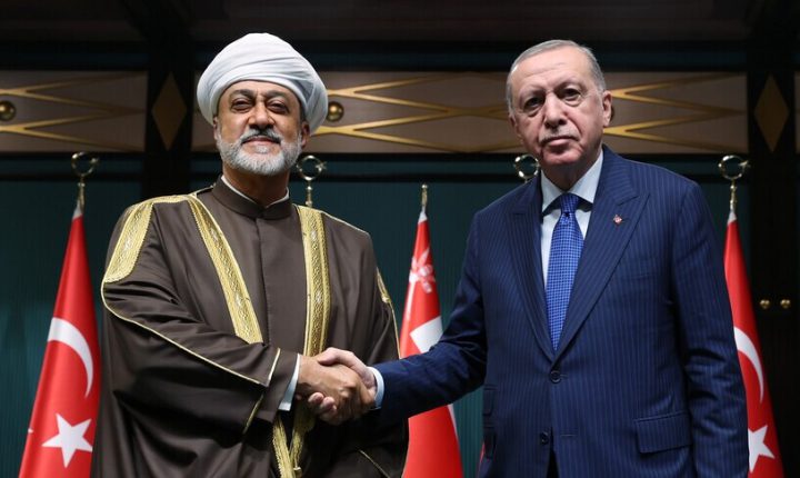 أردوغان يبحث هاتفيا مع سلطان عمان قضايا إقليمية ودولية