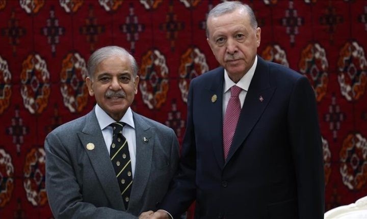 أردوغان وشهباز شريف يبحثان هاتفيا التطورات الإقليمية والدولية