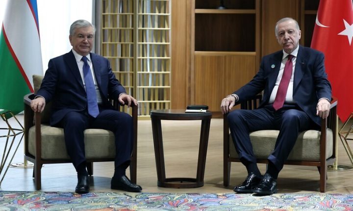 أردوغان يبحث مع رئيس أوزبكستان التعاون في صناعات الدفاع