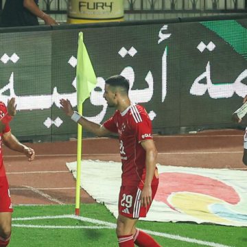 الأهلي يهزم الزمالك ويشعل المنافسة على اللقب في الدوري المصري