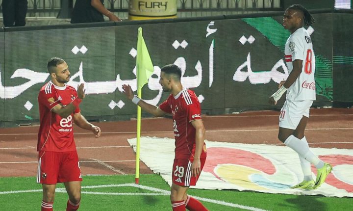 الأهلي يهزم الزمالك ويشعل المنافسة على اللقب في الدوري المصري