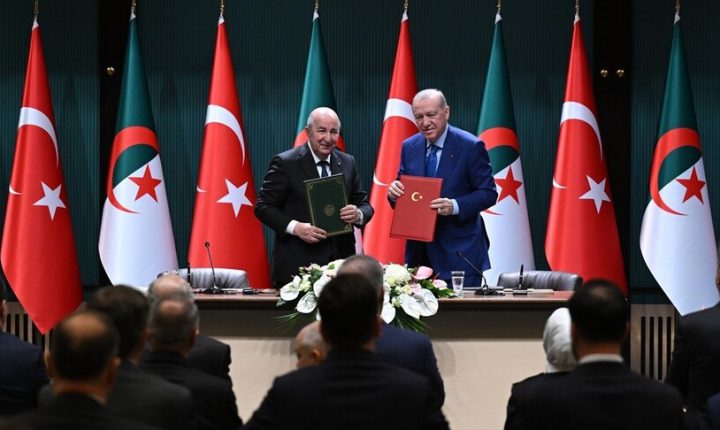 تركيا والجزائر توقعان عددا من الاتفاقيات المشتركة