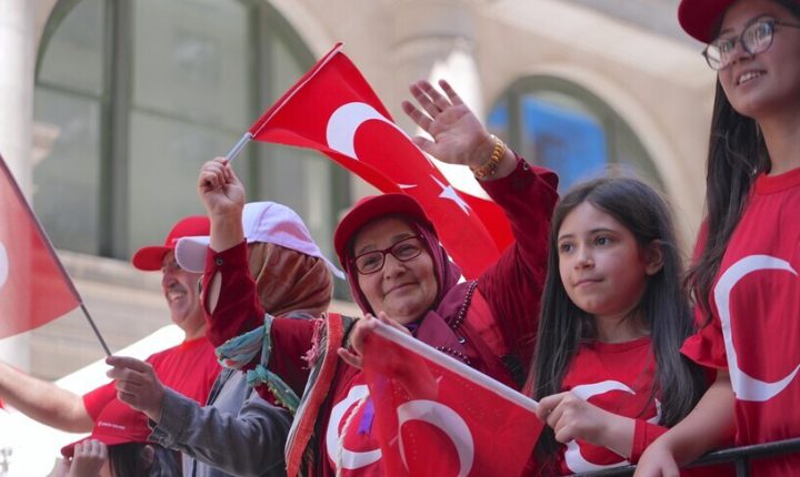 نيويورك تشهد احتفالات بمناسبة “مسيرة اليوم التركي” التقليدية