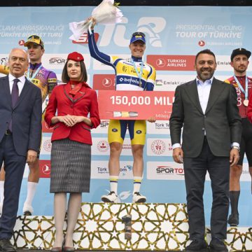 الأسترالي بيرويك يتوج بلقب سباق الرئاسة التركية للدراجات الهوائية