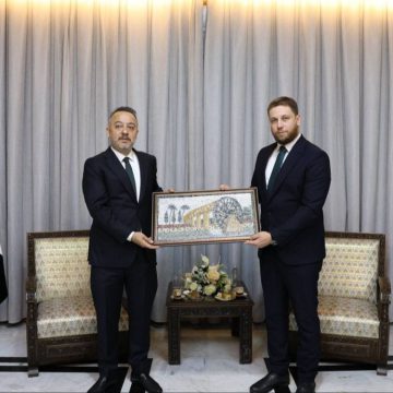 محافظ حماة يبحث مع السفير التركي تعزيز العلاقات ومشاريع التوأمة مع البلديات التركية