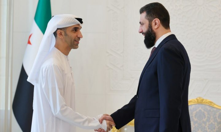 الشرع يستقبل وفداً إماراتياً رفيع المستوى في قصر الشعب بدمشق و يحضر فعاليات اليوم الثاني لمنتدى الاستثمار السوري الإماراتي