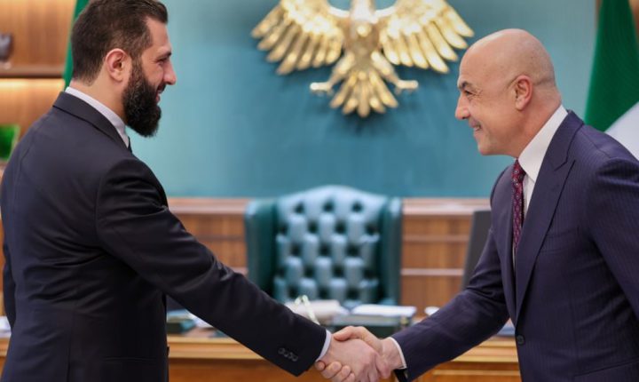 الشرع يلتقي رجل الأعمال التركي فتاح تامنجي