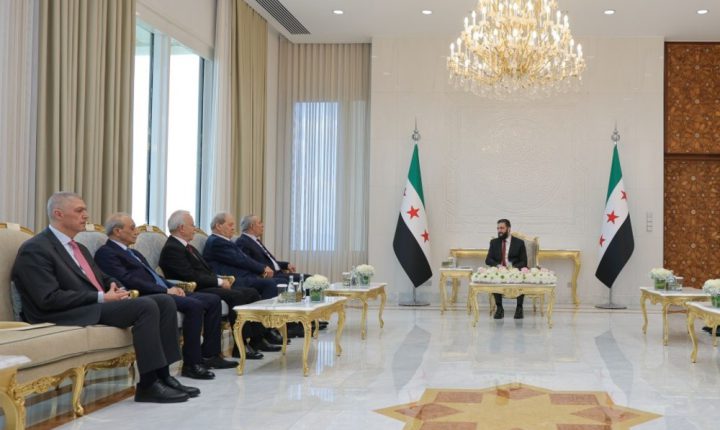 الشرع يلتقي وفداً فلسطينياً لبحث العلاقات الثنائية بين البلدين