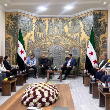 وزير الطوارئ ومحافظ إدلب يبحثان مع وفد أممي واقع المخيمات