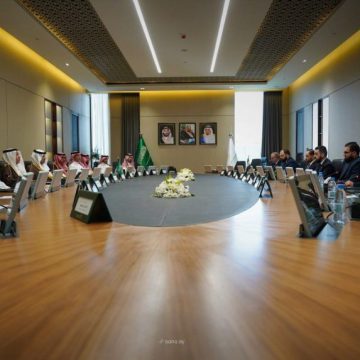 وزير الإدارة المحلية يبحث مع وزير الشؤون البلدية والإسكان السعودي سبل تعزيز التعاون المشترك