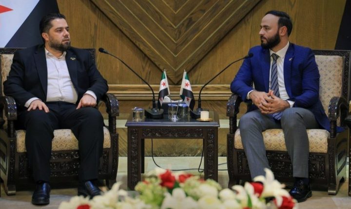 وزير الأشغال العامة والإسكان يبحث مع محافظ حلب ملف إعادة الإعمار