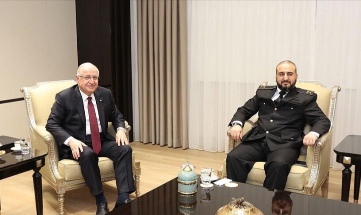 وزيرا دفاع تركيا وسوريا يبحثان قضايا إقليمية وأمنية