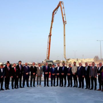 فيدان يتفقد أعمال بناء المدرسة التركية في قطر