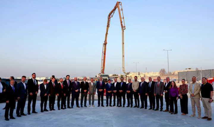 فيدان يتفقد أعمال بناء المدرسة التركية في قطر