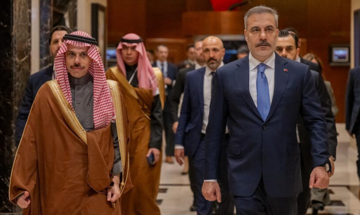 فيدان: الاجتماع التركي السعودي بحث العلاقات الثنائية وغزة