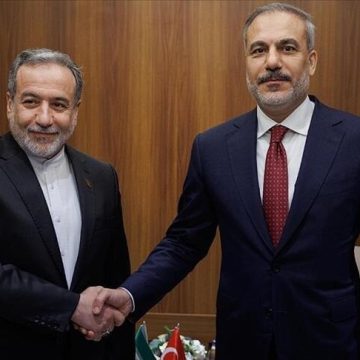 فيدان وعراقجي يبحثان المفاوضات الإيرانية الأمريكية