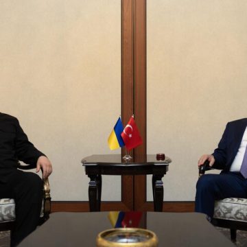 فيدان يلتقي أمين مجلس الأمن القومي والدفاع الأوكراني في أنقرة