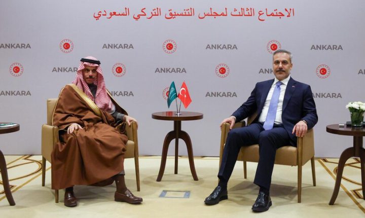 وزير الخارجية التركي يلتقي نظيره السعودي في أنقرة