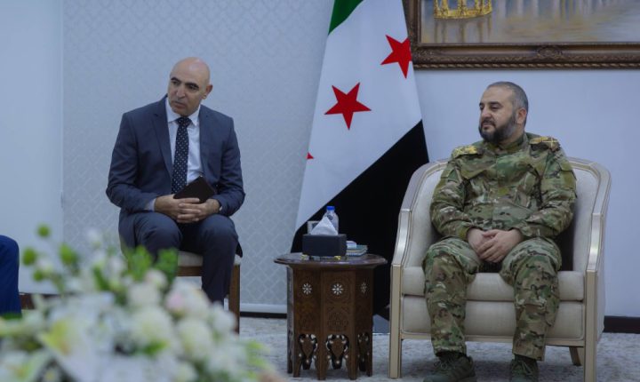 وزير الدفاع يبحث مع مسؤول أممي سبل تعزيز التعاون الإنساني