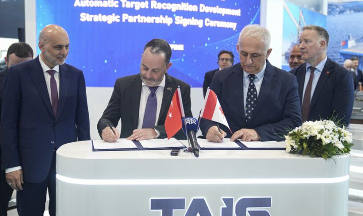 مذكرة تفاهم تركية كندية للتعاون بالمجال الحربي في قاع البحار