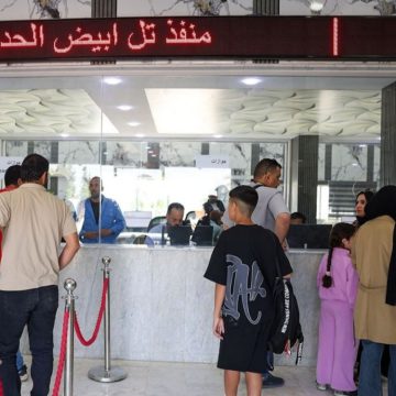 منفذ تل أبيض يبدأ تطبيق قرار السماح بعبور فئات محددة من المسافرين باتجاه تركيا
