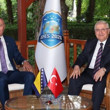 وزير الدفاع التركي يلتقي نظيره البوسني