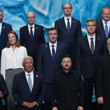 نائب أردوغان يشارك في قمة المجموعة السياسية الأوروبية
