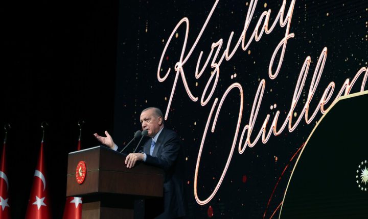 أردوغان: الهلال الأحمر رمز لخصال الشعب التركي وأمل للإنسانية