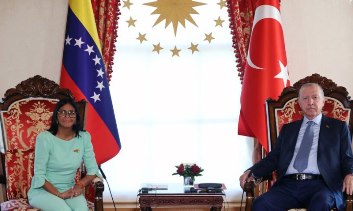أردوغان: تركيا وفنزويلا عازمتان على تعزيز التعاون الثنائي