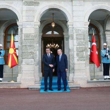 أردوغان يلتقي رئيس وزراء شمال مقدونيا في إسطنبول
