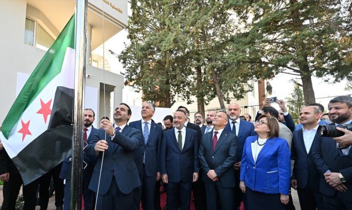 وزير الخارجية السوري يعيد افتتاح القنصلية السورية في غازي عنتاب و يلتقي عدداً من أبناء الجالية السورية
