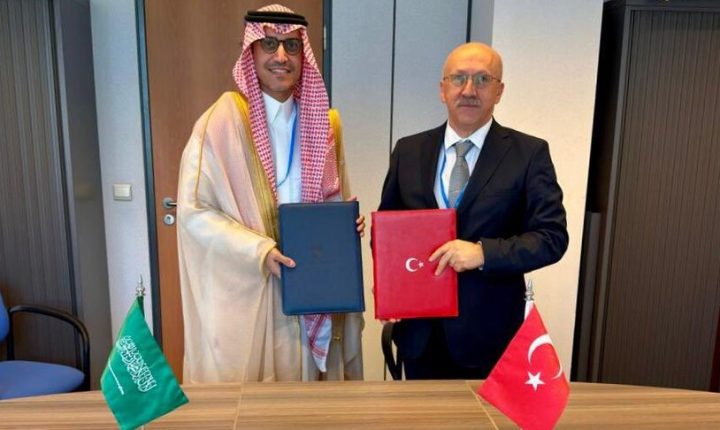تركيا والسعودية توقعان خطة لتسريع التبادل التجاري