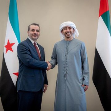 وزير الخارجية يبحث مع نظيره الإماراتي في أبوظبي استكمال الجهود الدبلوماسية المشتركة