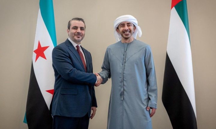 وزير الخارجية يبحث مع نظيره الإماراتي في أبوظبي استكمال الجهود الدبلوماسية المشتركة