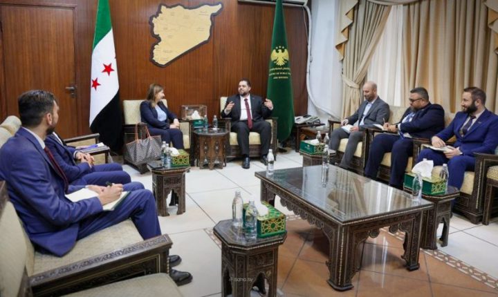وزارة الأشغال ومفوضية الأمم المتحدة لشؤون اللاجئين تبحثان تطوير السكن البديل ودعم عودة النازحين