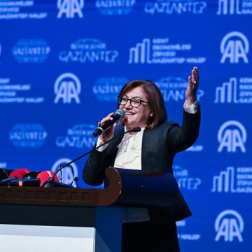 رئيسة بلدية غازي عنتاب تدعو لإحياء خط الحجاز وتعزيز التعاون مع سوريا